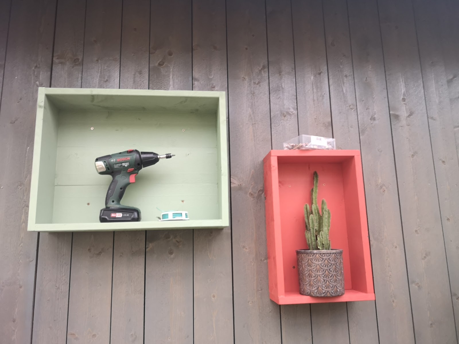 Kasvihuone autotallin jatkeena