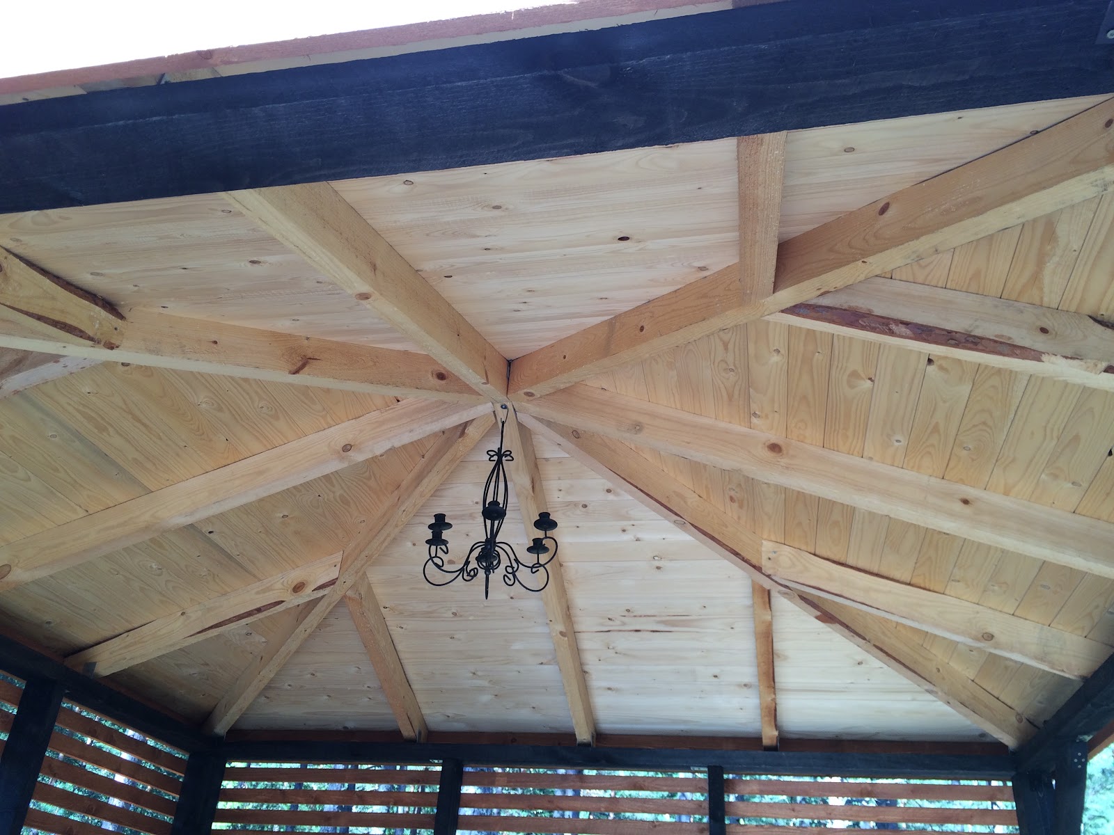 Pihaterassin ja katoksen rakentaminen