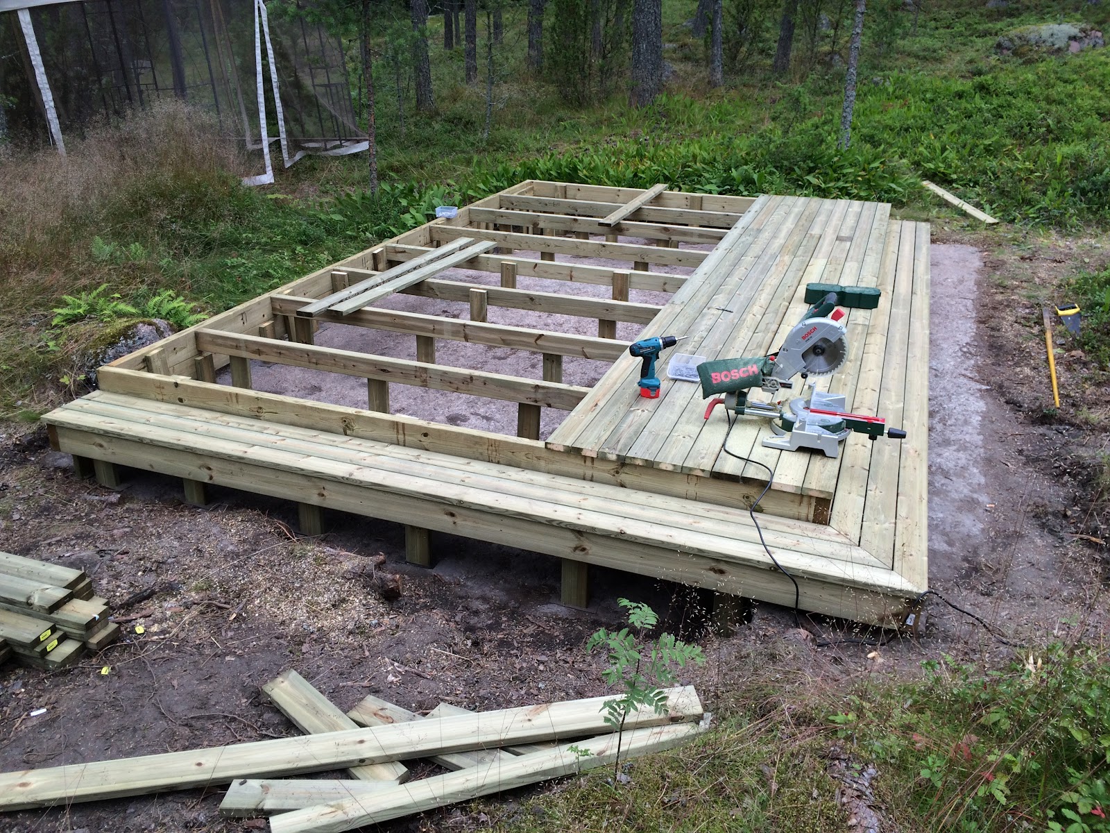 Pihaterassin ja katoksen rakentaminen