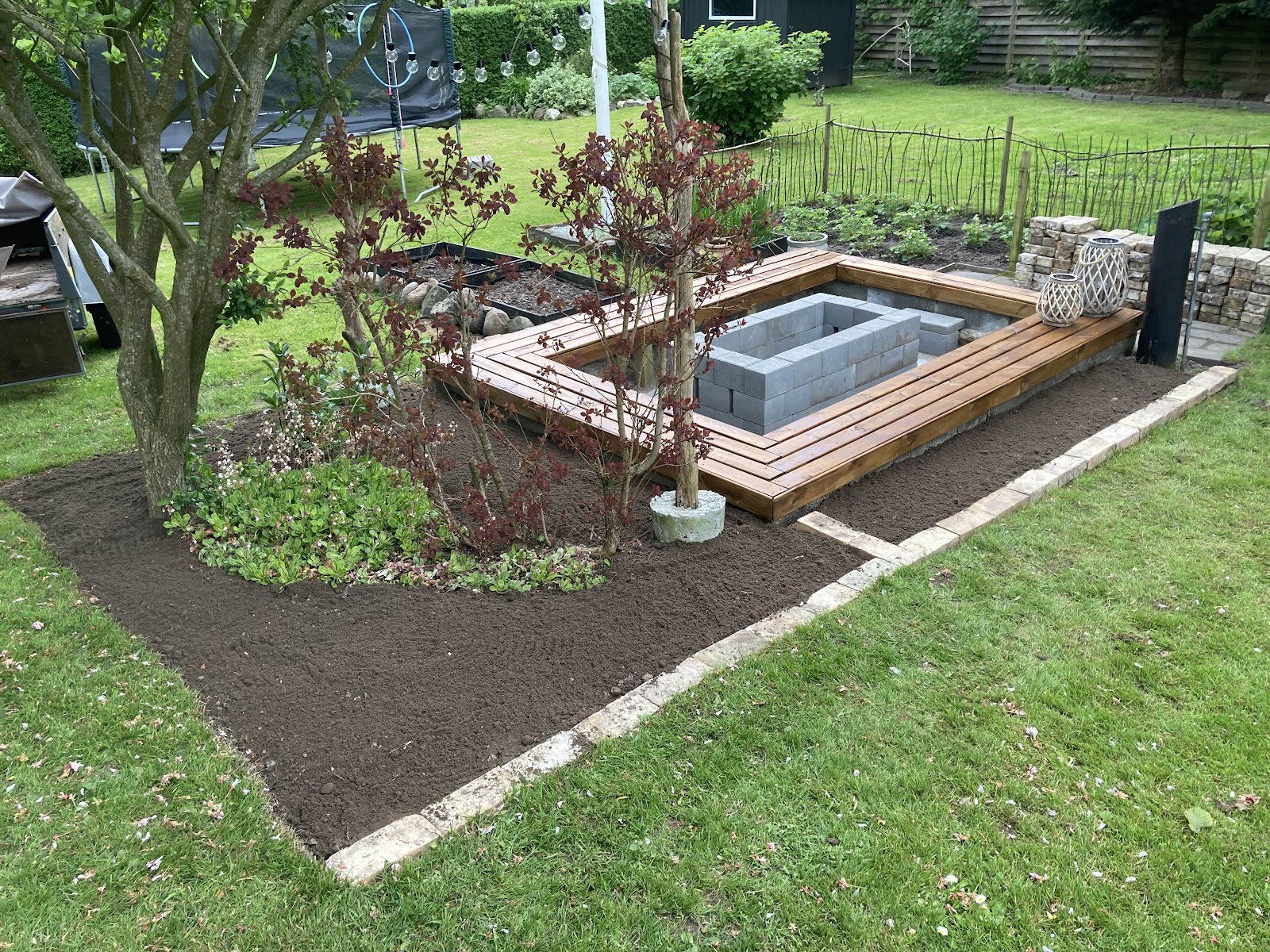 Nuotiopaikka vanhasta kasvihuoneesta