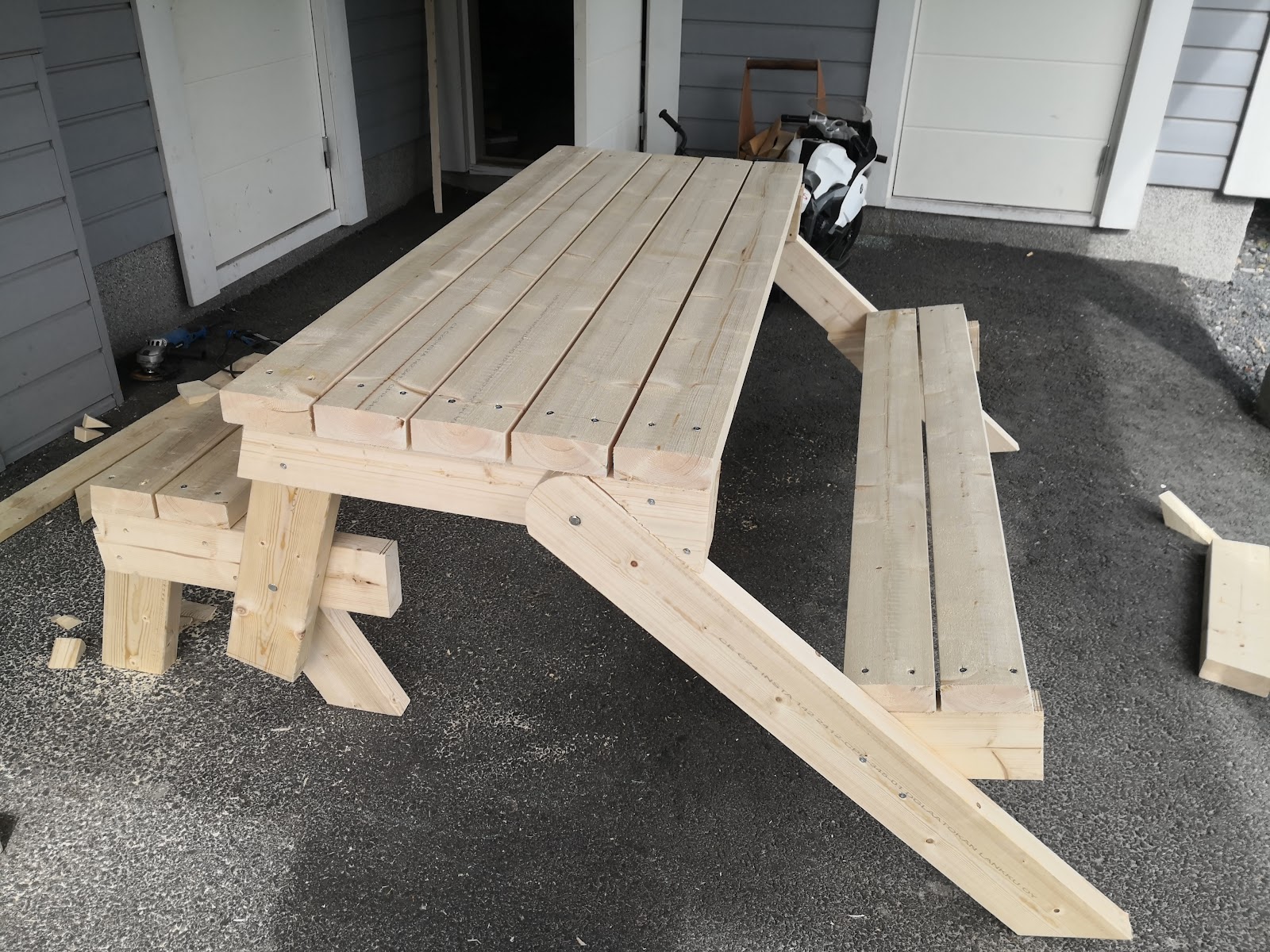 Kuistin pöytä/penkki