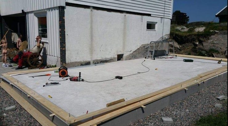 Laajennus ja katettu sisäänkäynti