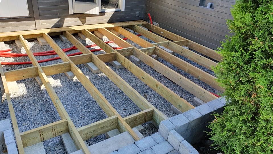 Ulkoalue integroidulla valolla