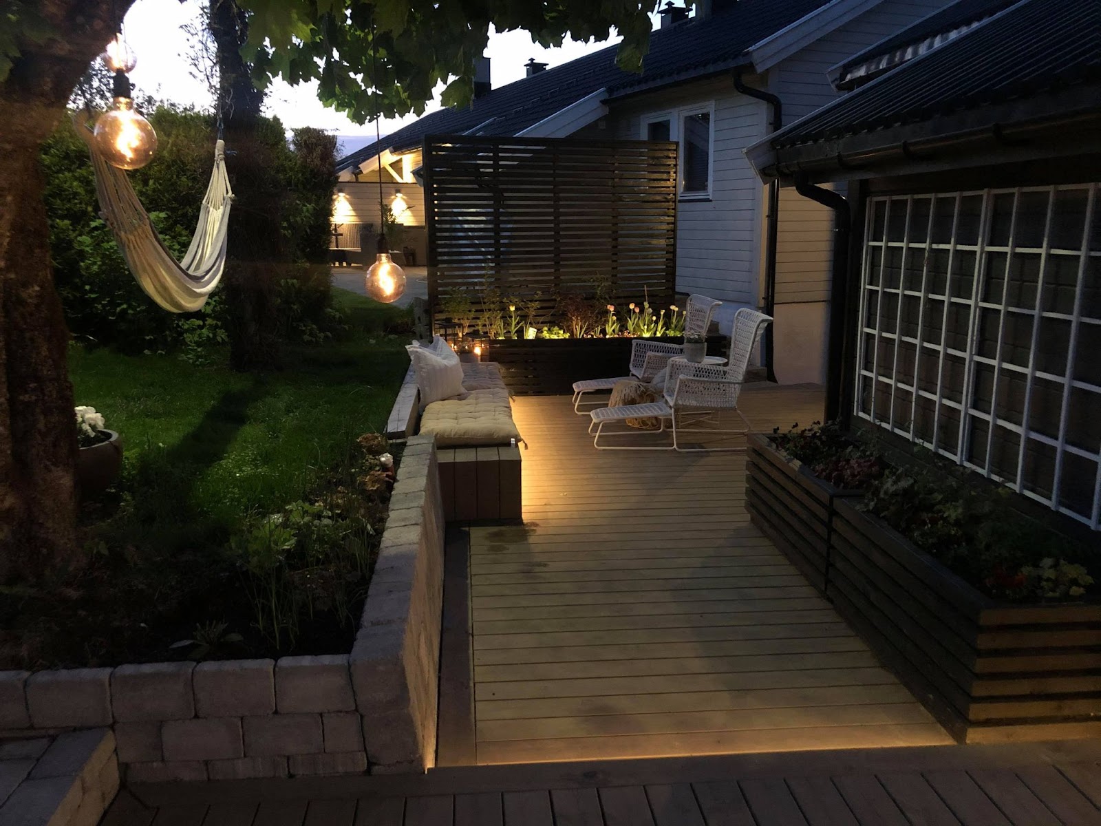 Ulkoalue integroidulla valolla