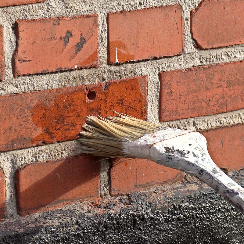 Reparere hull i murvegg ute