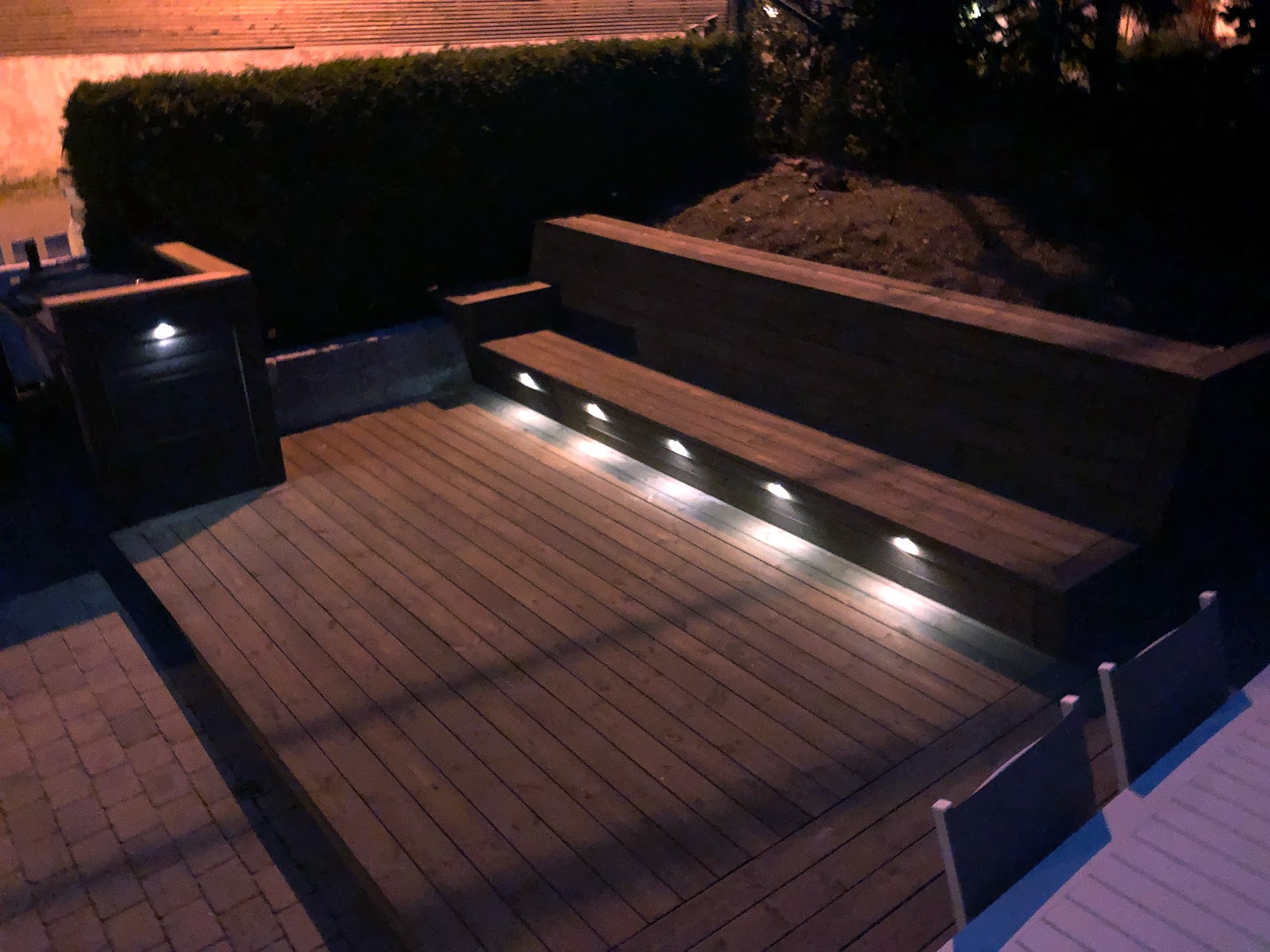 Liten terrasse med innebygget lounge