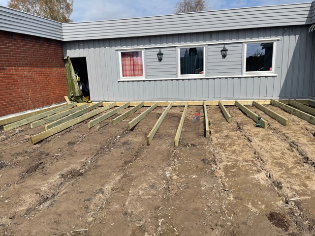 Ny terrasse, depotrum og lysthus