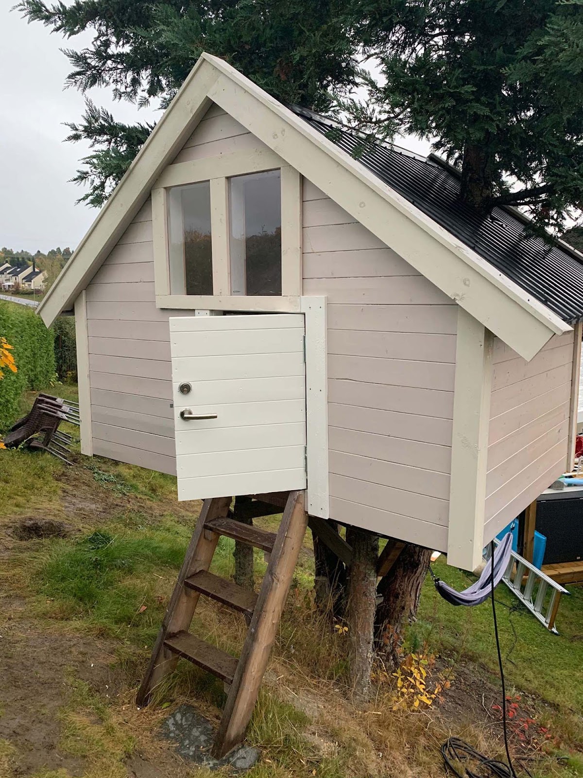 Drømme-lekehytte i treet!