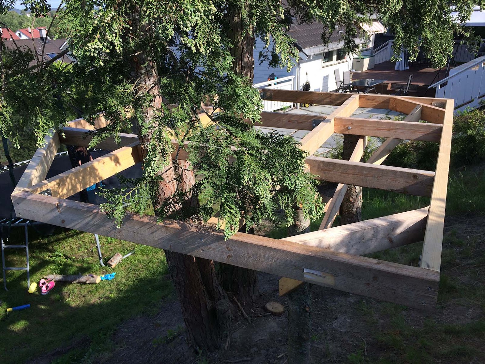 Drømme-lekehytte i treet!