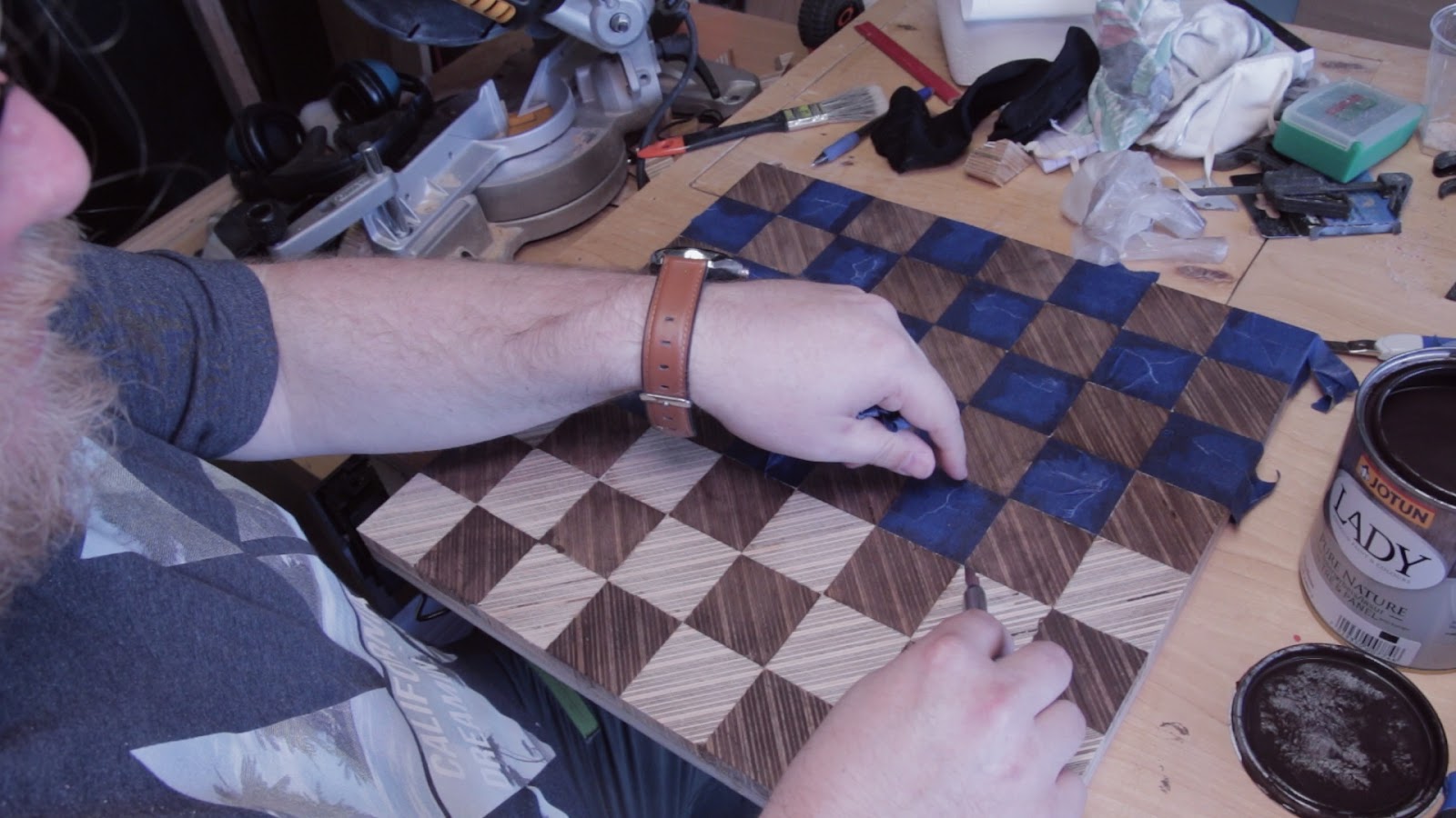 Mønstret kryssfiner sjakksett