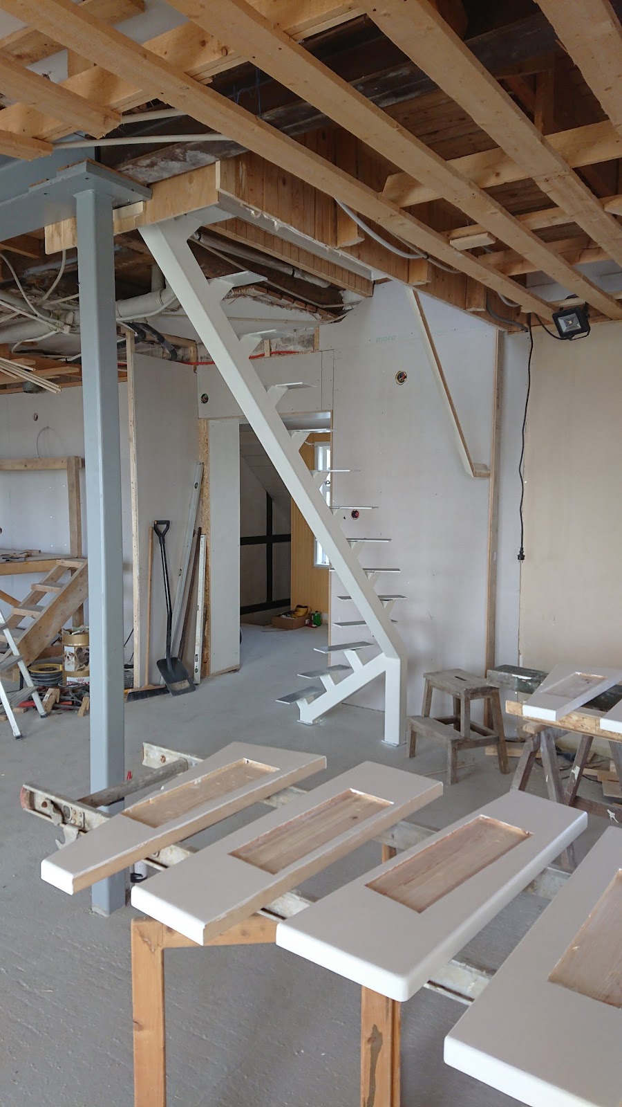 En trapp med gjennomsiktighet og en flørt med havet