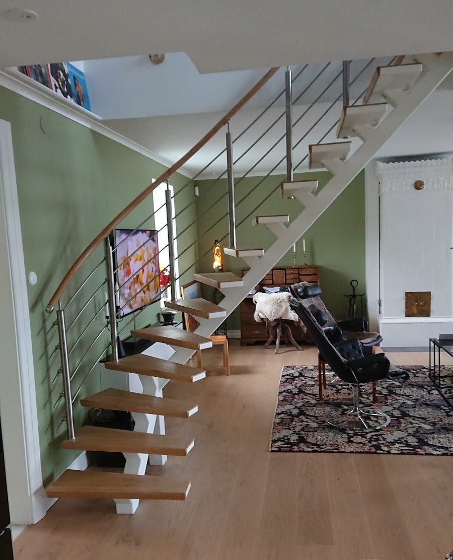 En trapp med gjennomsiktighet og en flørt med havet