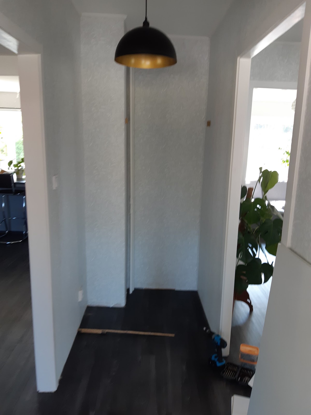 Plassbygde entremøbler