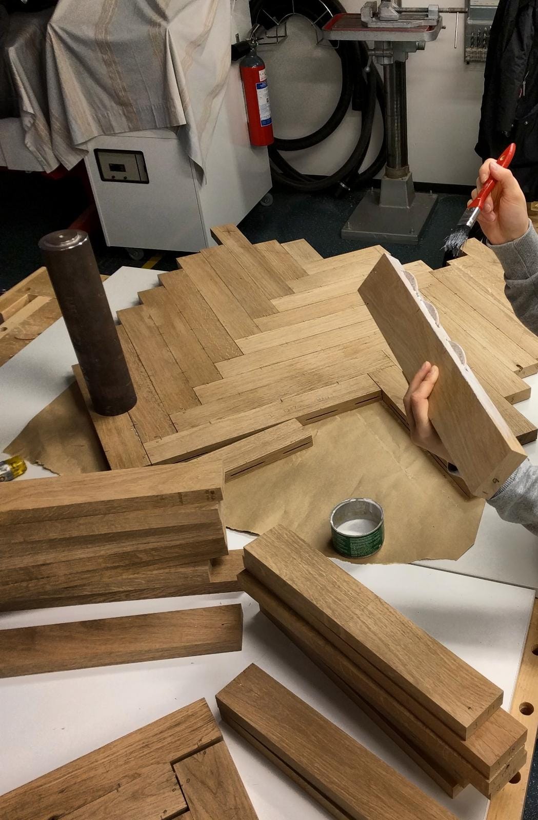 Spisebord med fiskebein