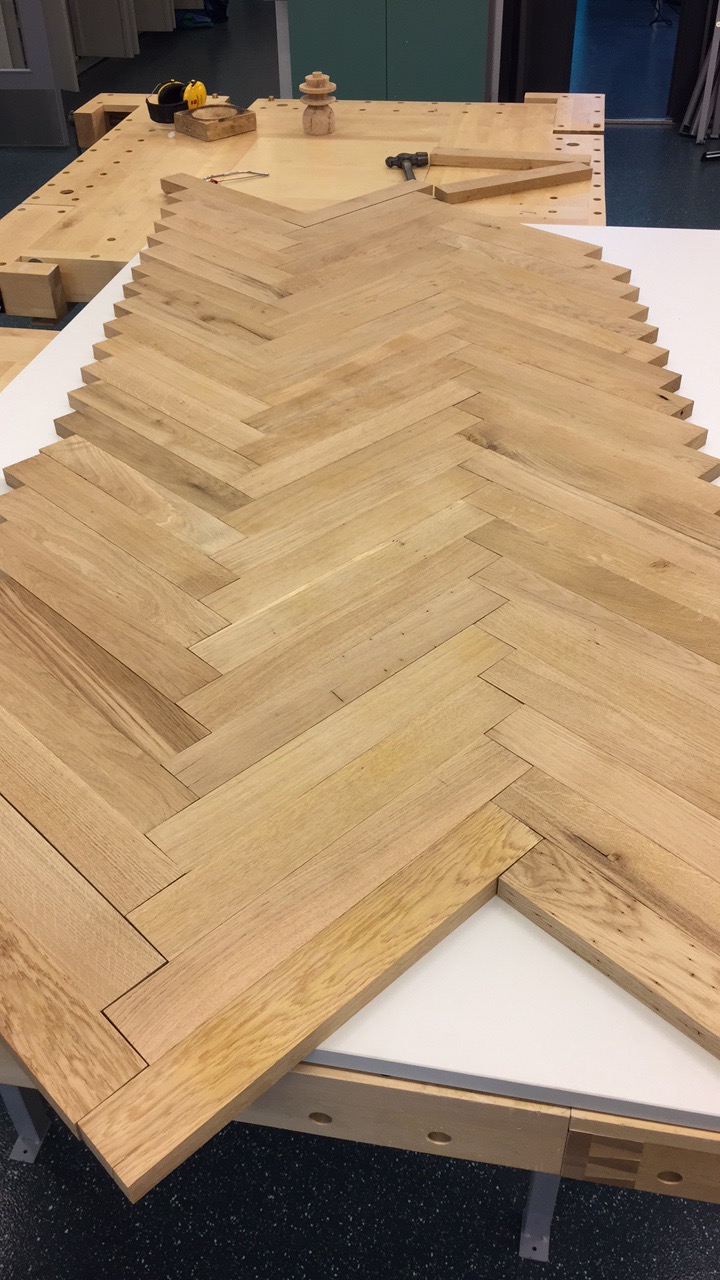 Spisebord med fiskebein