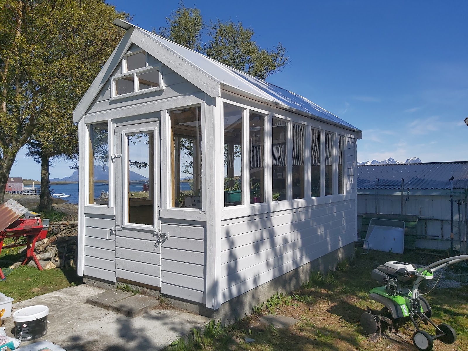 Nytt drivhus på gammel mur