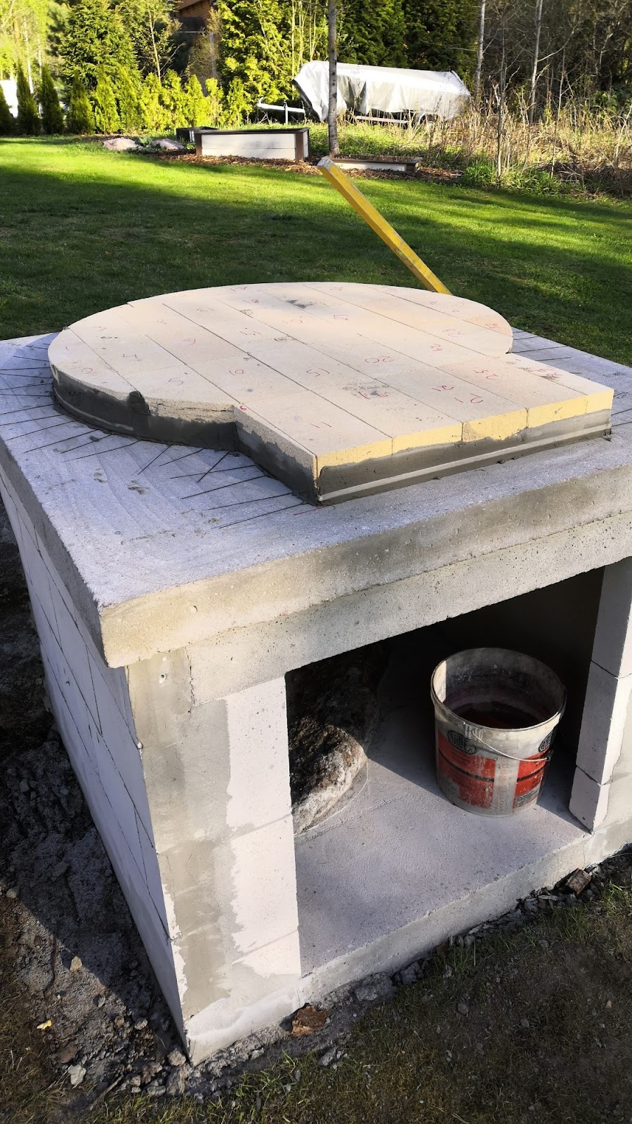 Pizzaovn etter badeball