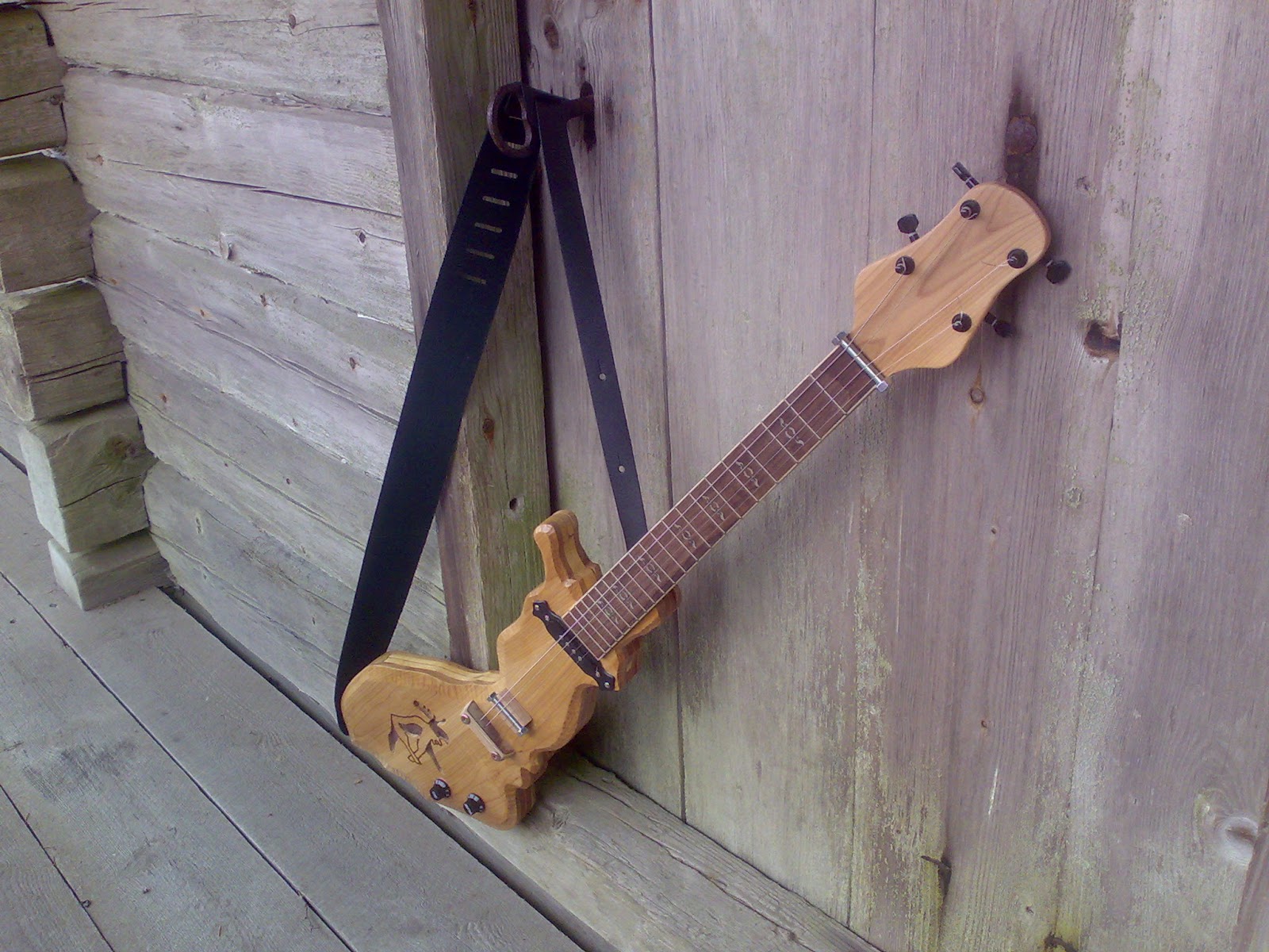 Firestrengs gitar med elgmotiv