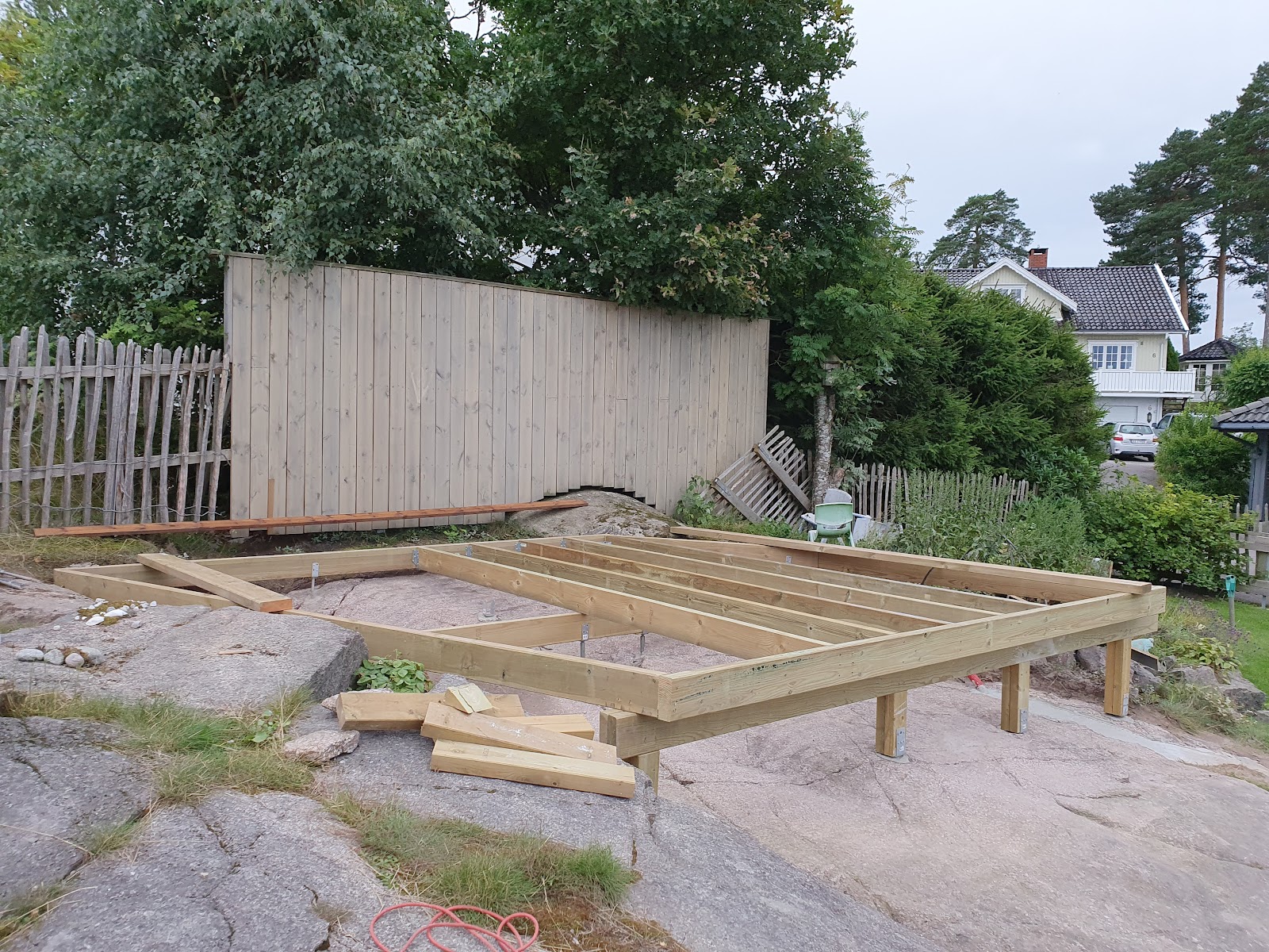 Innbygd pergola med amfiterrasse