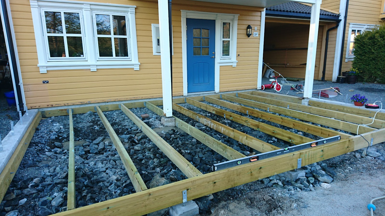 Platting, mur og hage