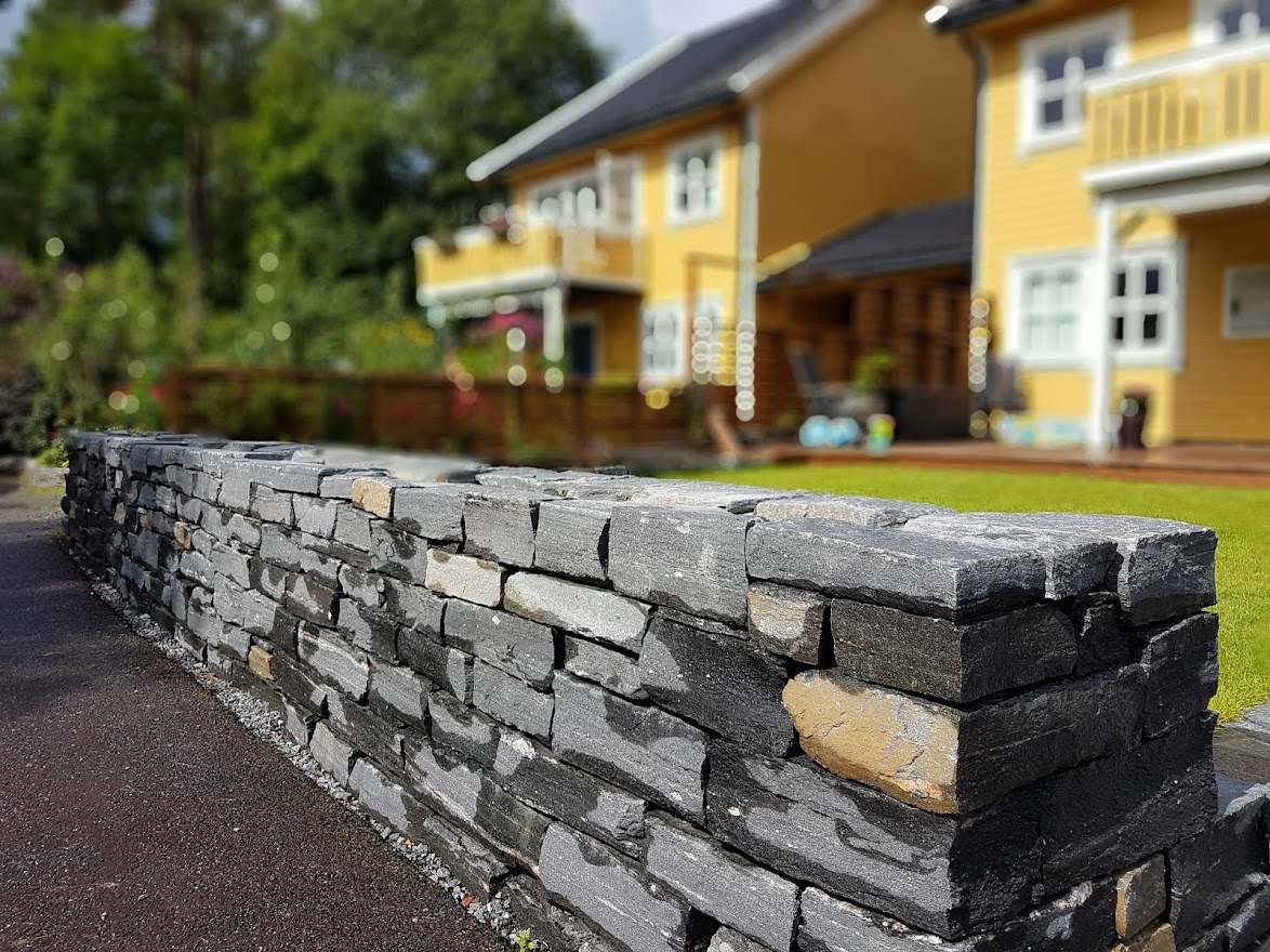 Platting, mur og hage