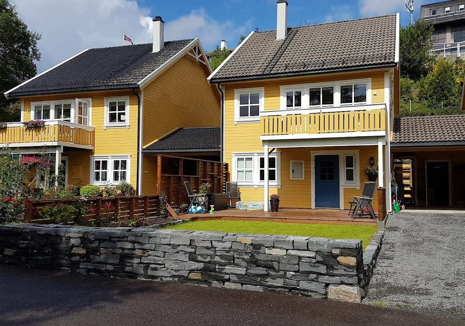 Platting, mur og hage