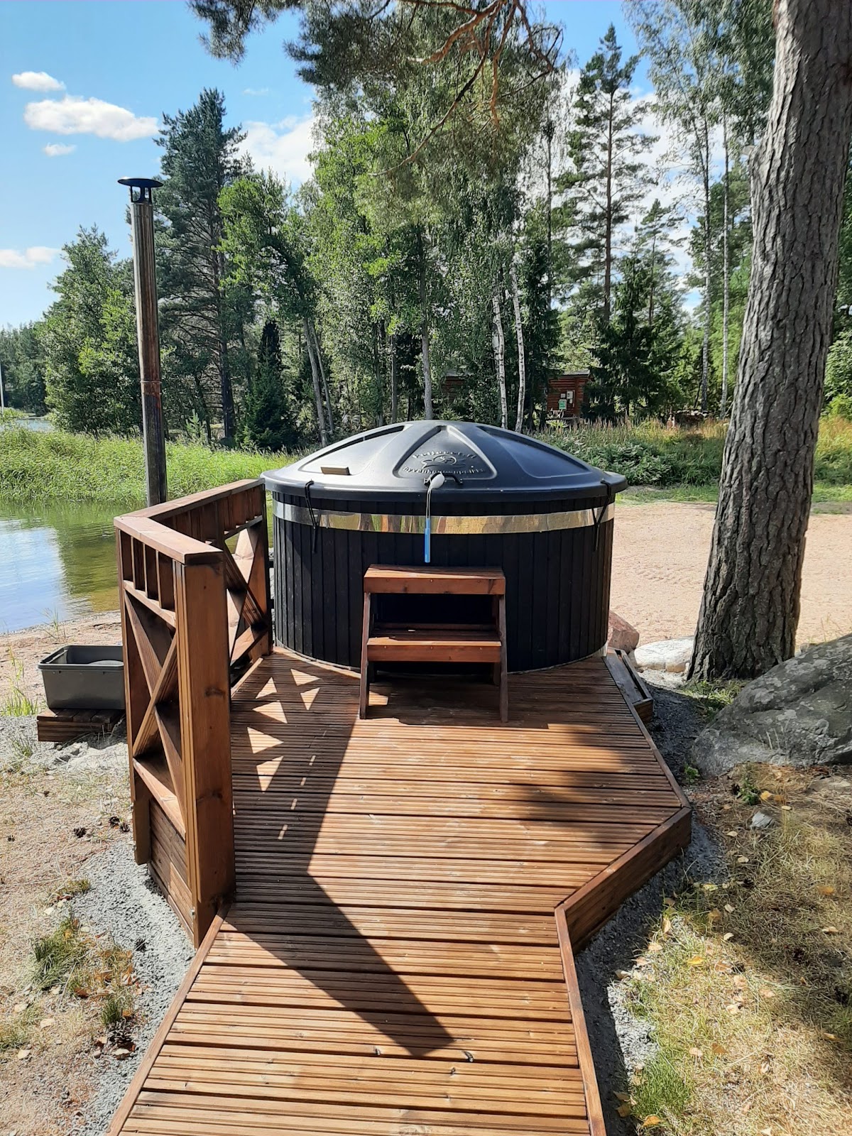 Badestamp i vannkanten