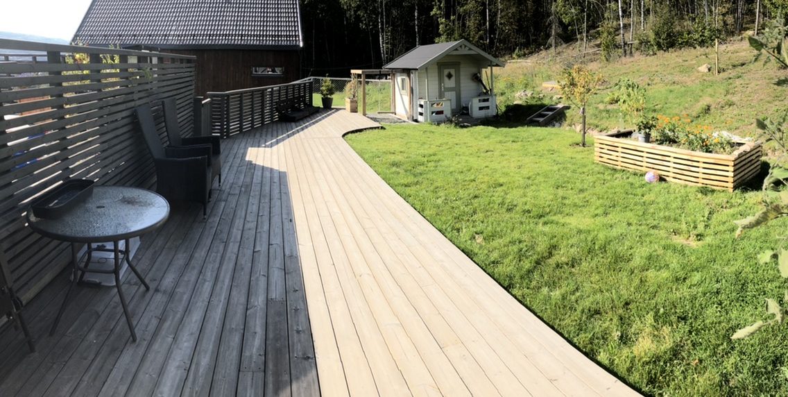 Terrasse med rekkverk