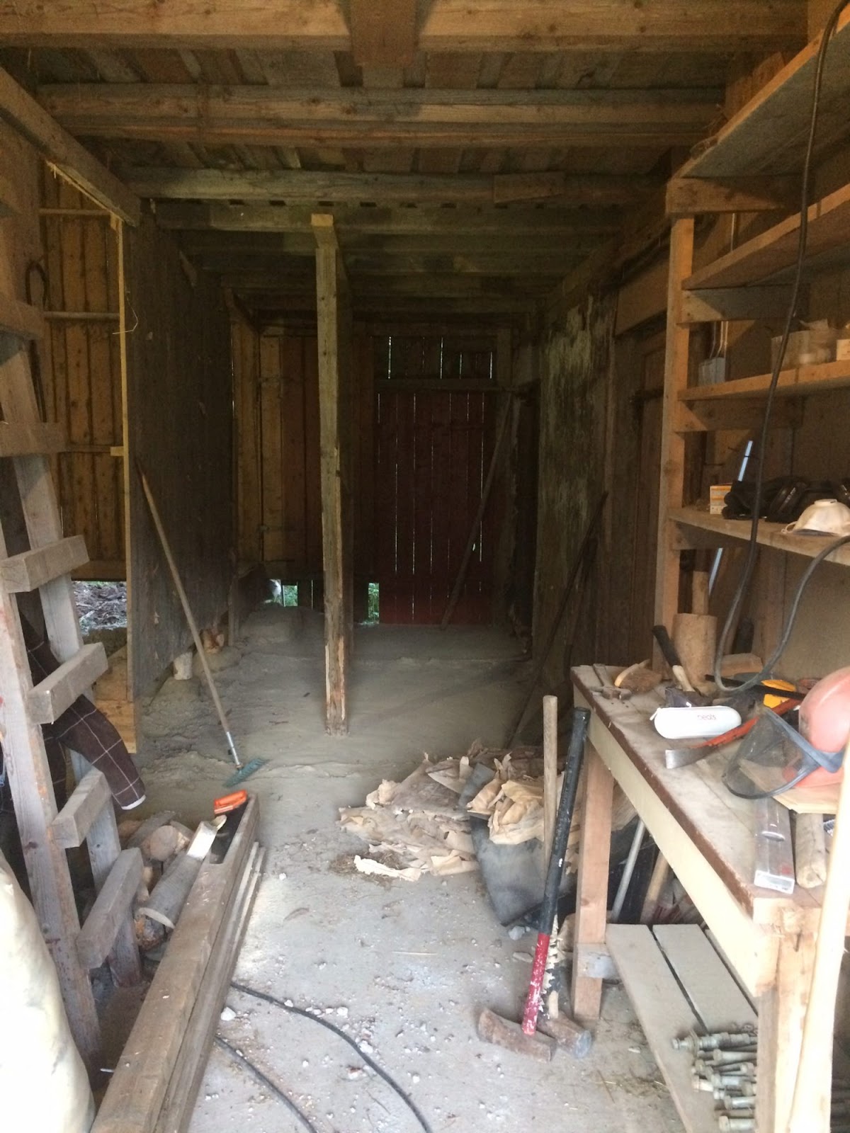 Stall i gammel låve