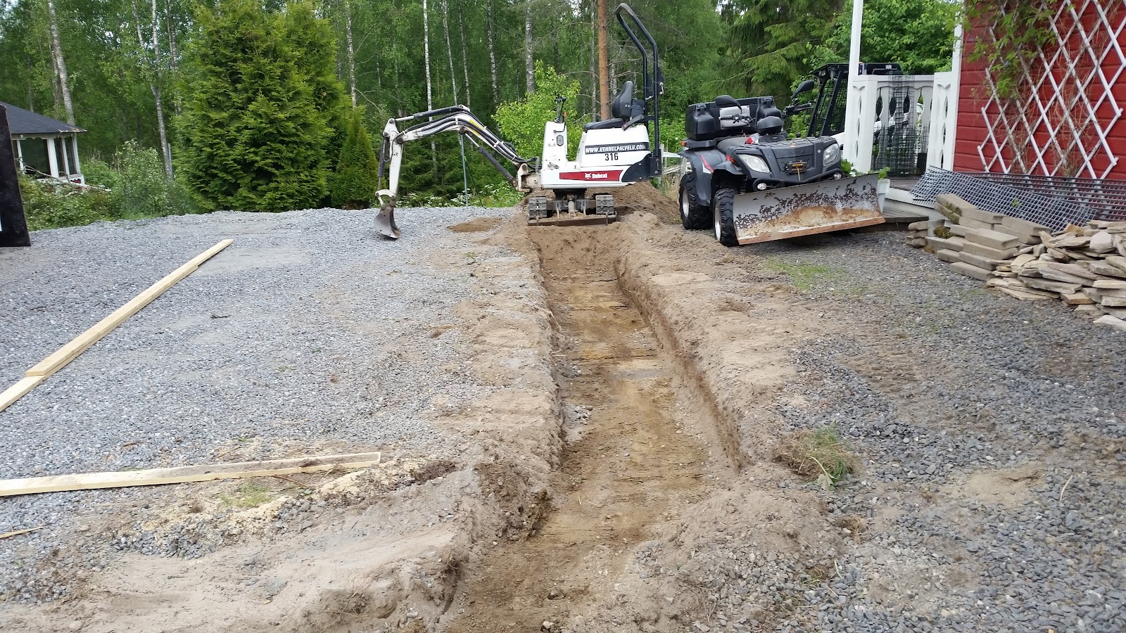 Ny terrasse med svømmebasseng