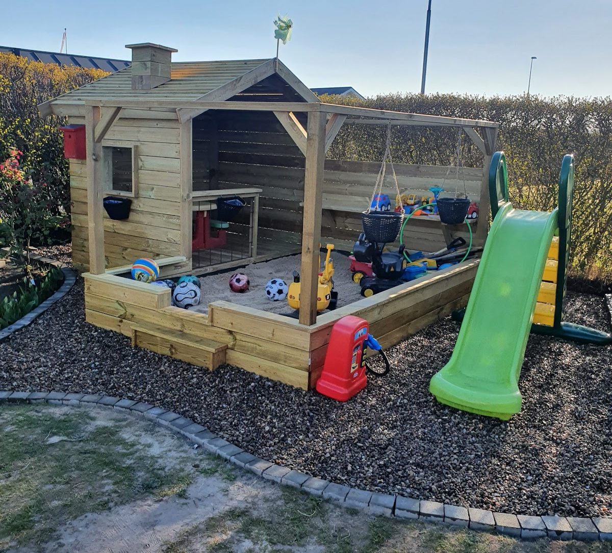 Lekehus med sandkasse