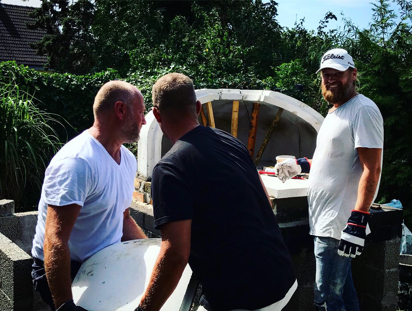 Unik pizzaovnskonstruksjon med glasstak