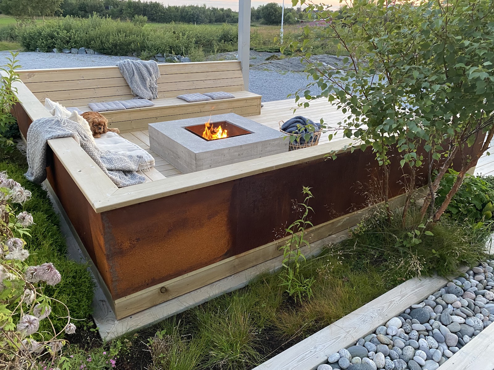 Uteplass med ildsted