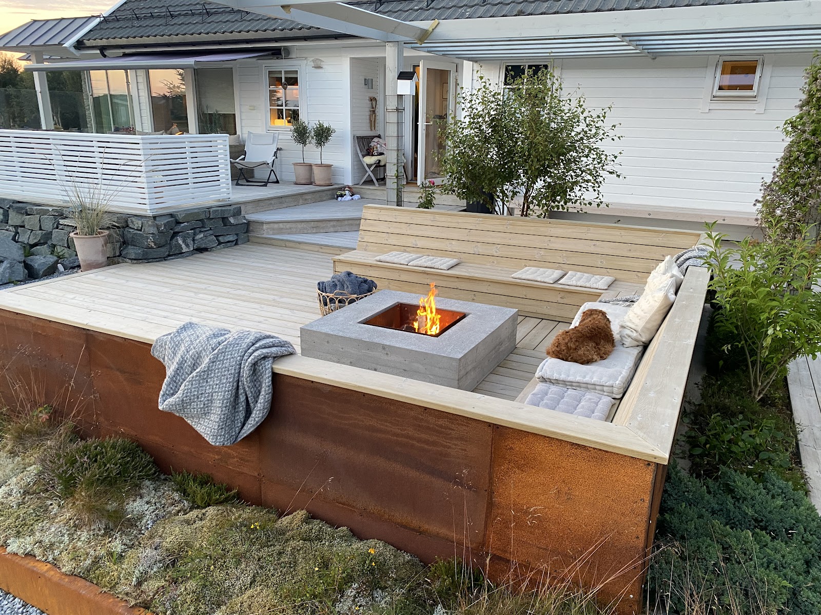 Uteplass med ildsted