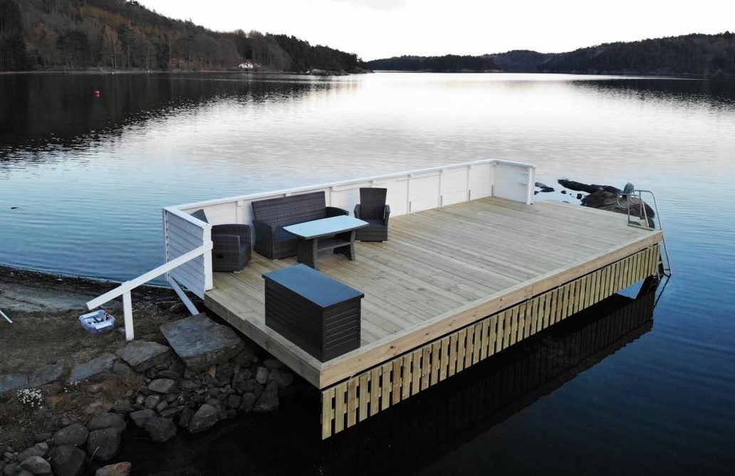 Renovering av brygge ved sjøen