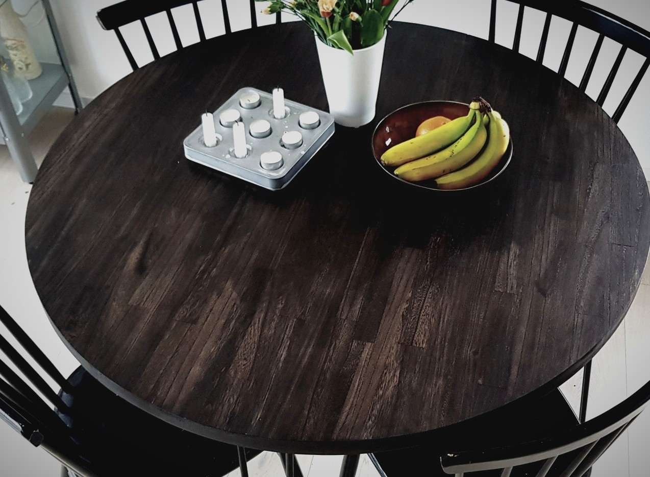 Rundt spisebord i skandinavisk stil