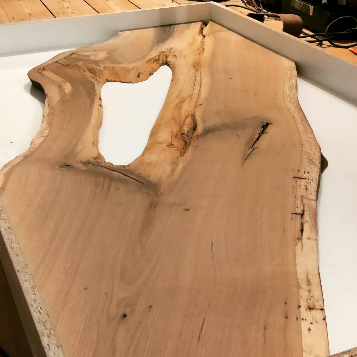 Epoksy "river table" i eik