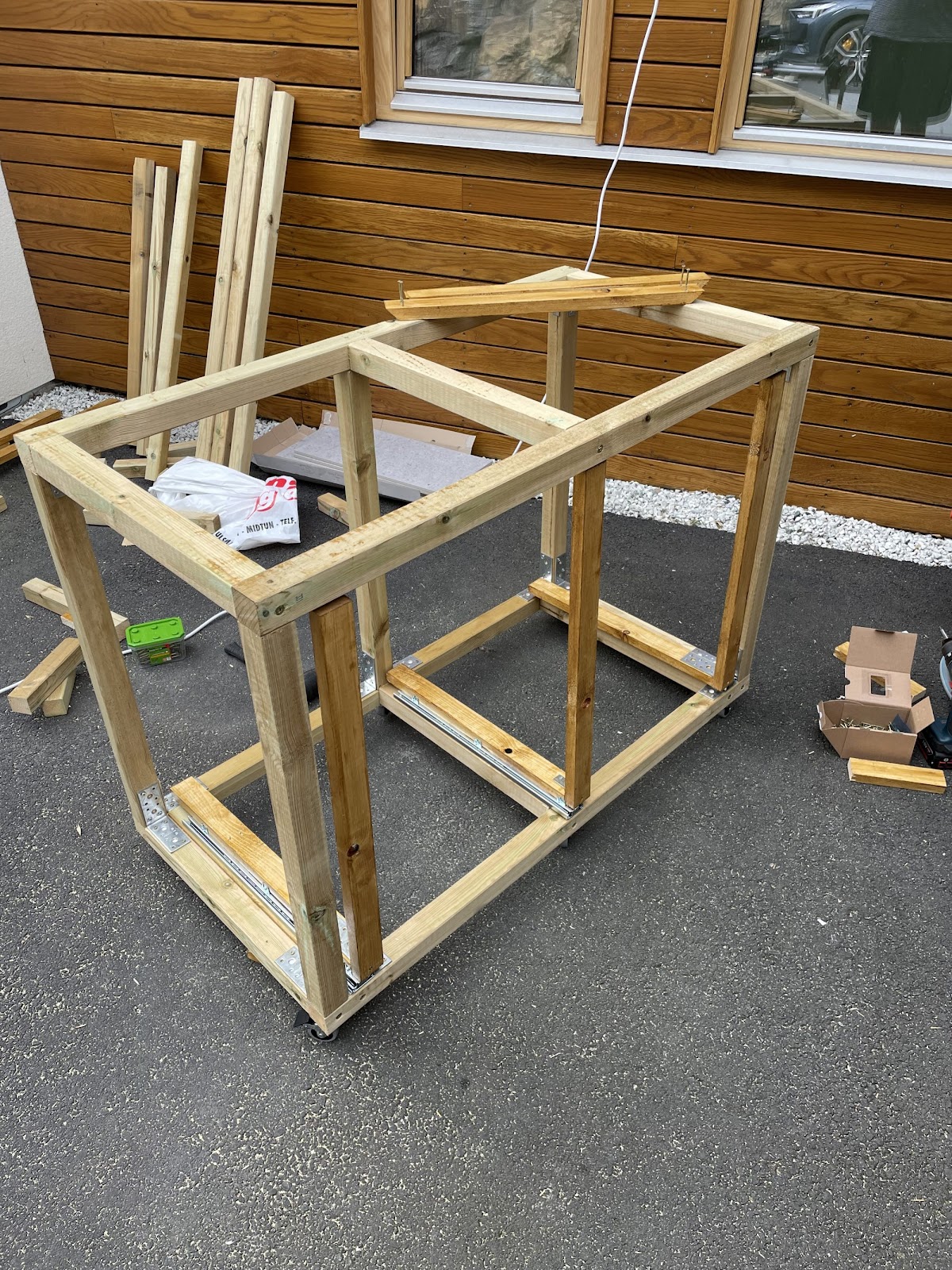 Arbeidsbenk til grillen