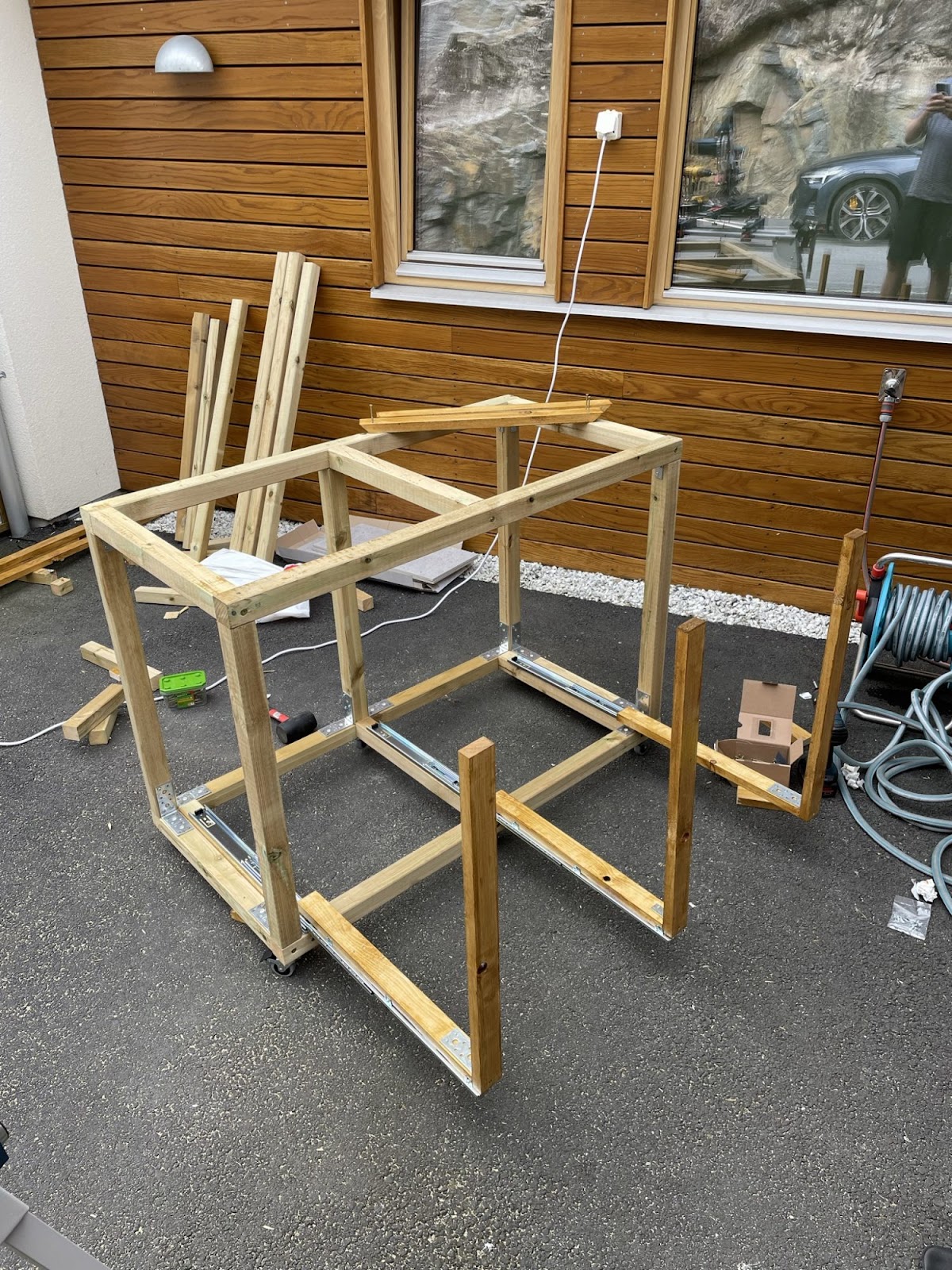 Arbeidsbenk til grillen