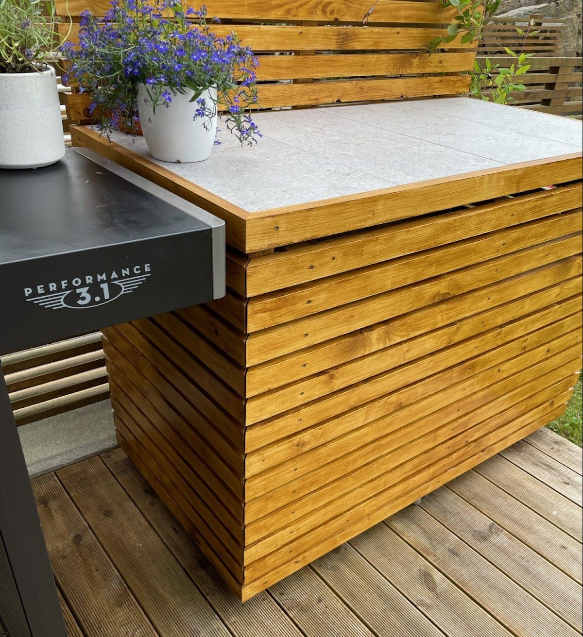 Arbeidsbenk til grillen