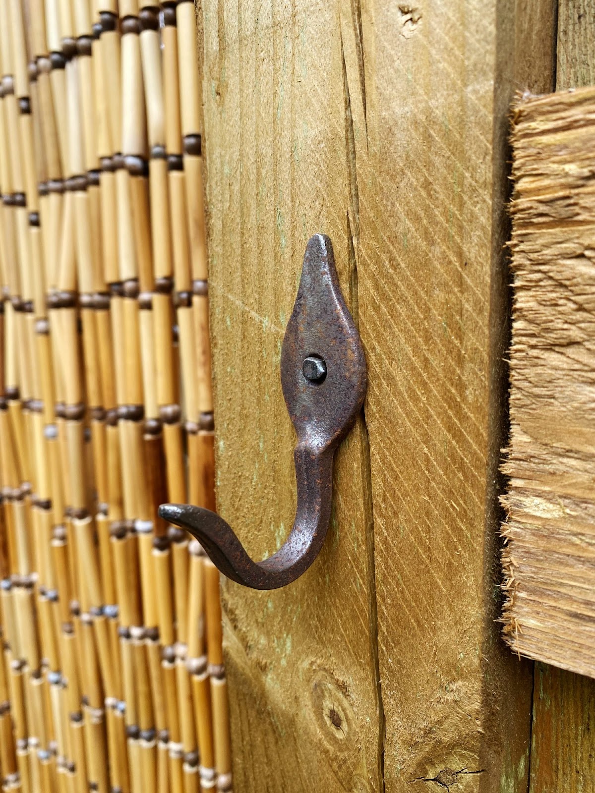 Utedusj med varmtvann i kolonihagen