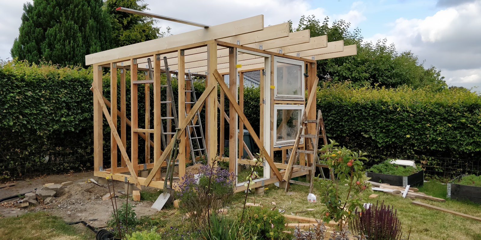 Anneks/gjestehus i hagen