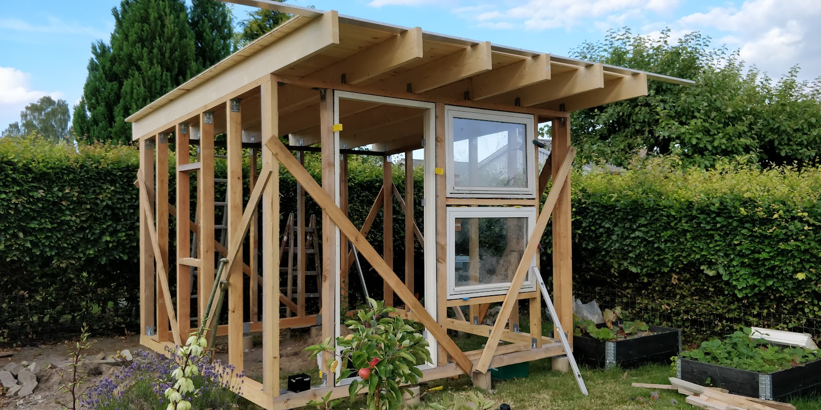 Anneks/gjestehus i hagen