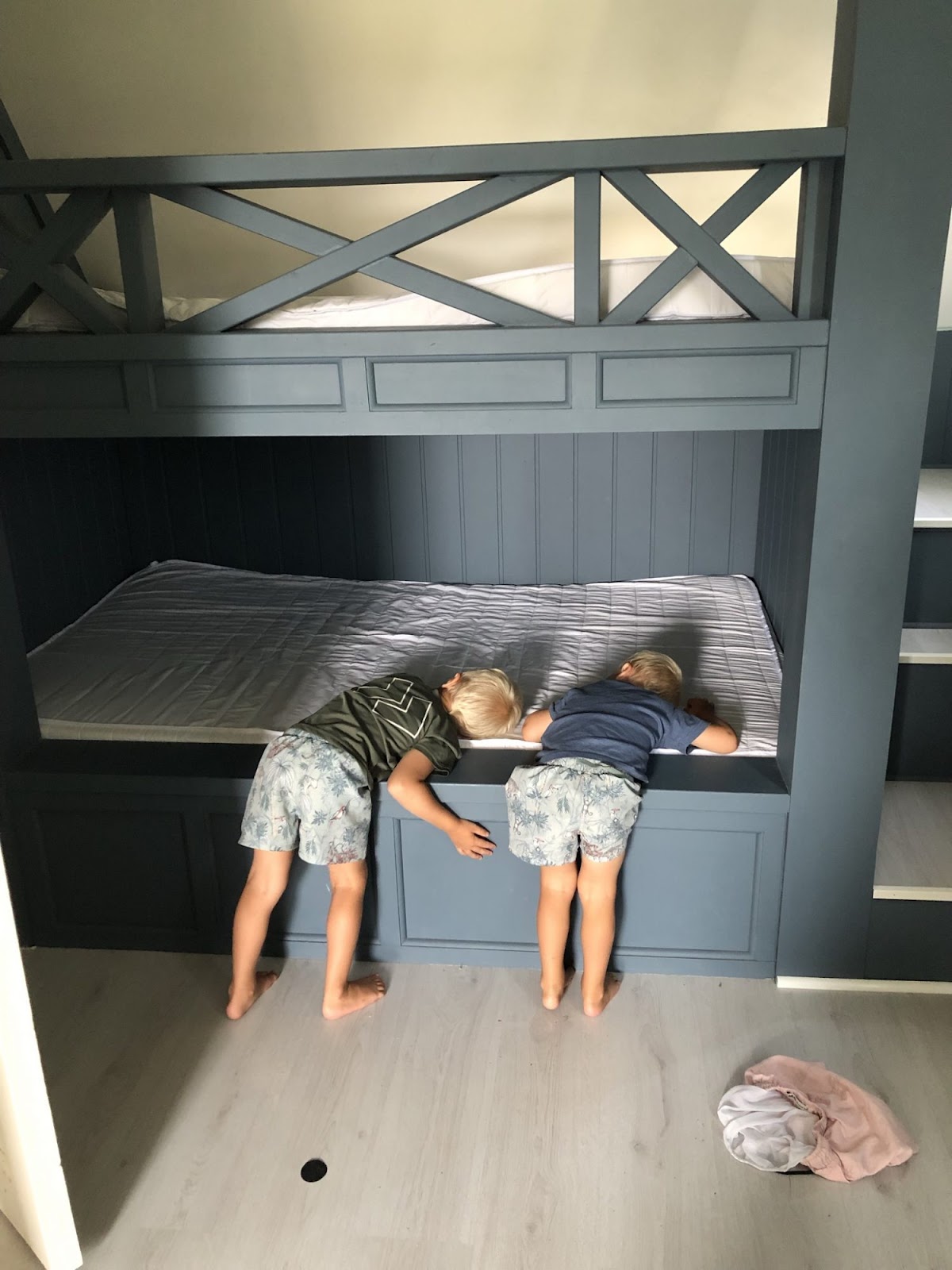 Plassbygd køyeseng 120 x 200 cm