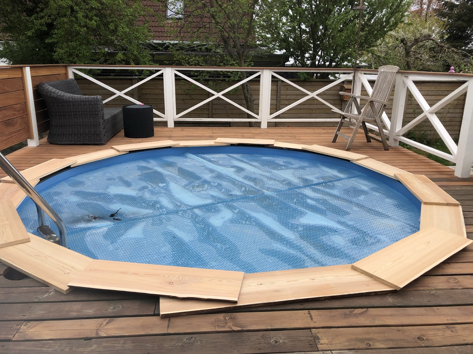 Basseng og utvidelse av terrassen