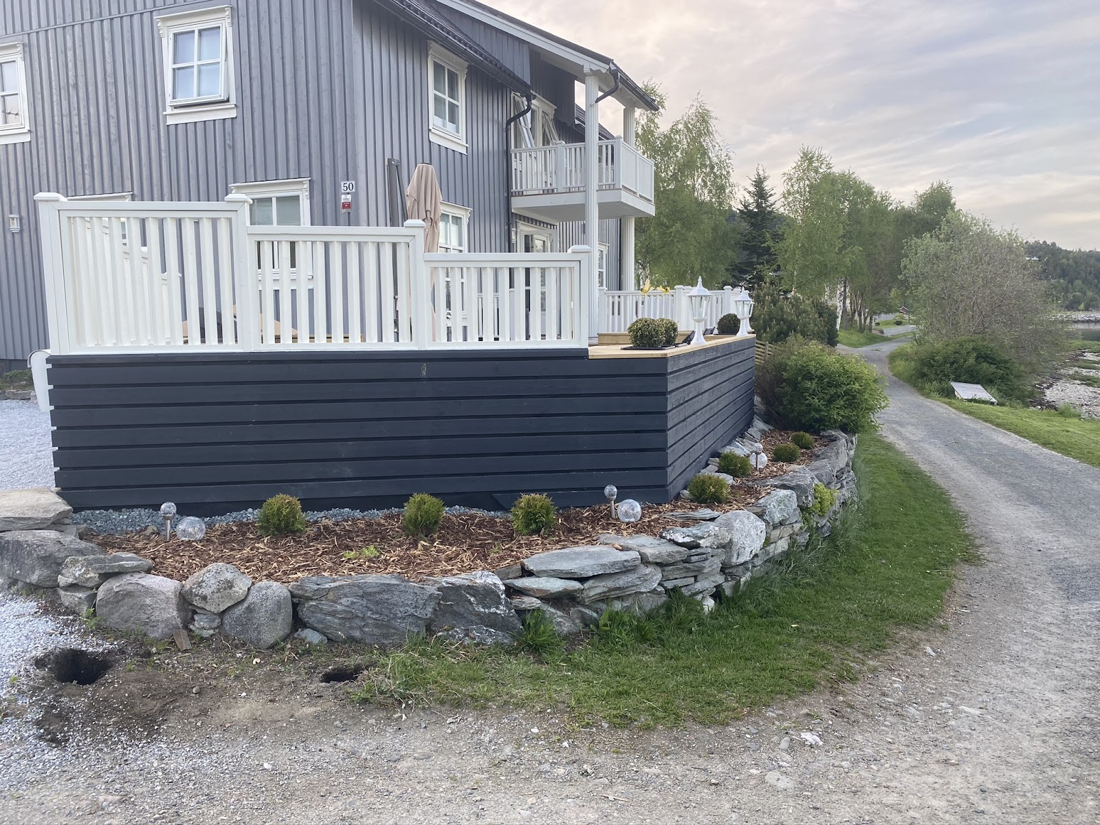 Utekjøkken med spiseplass og pizzaovn