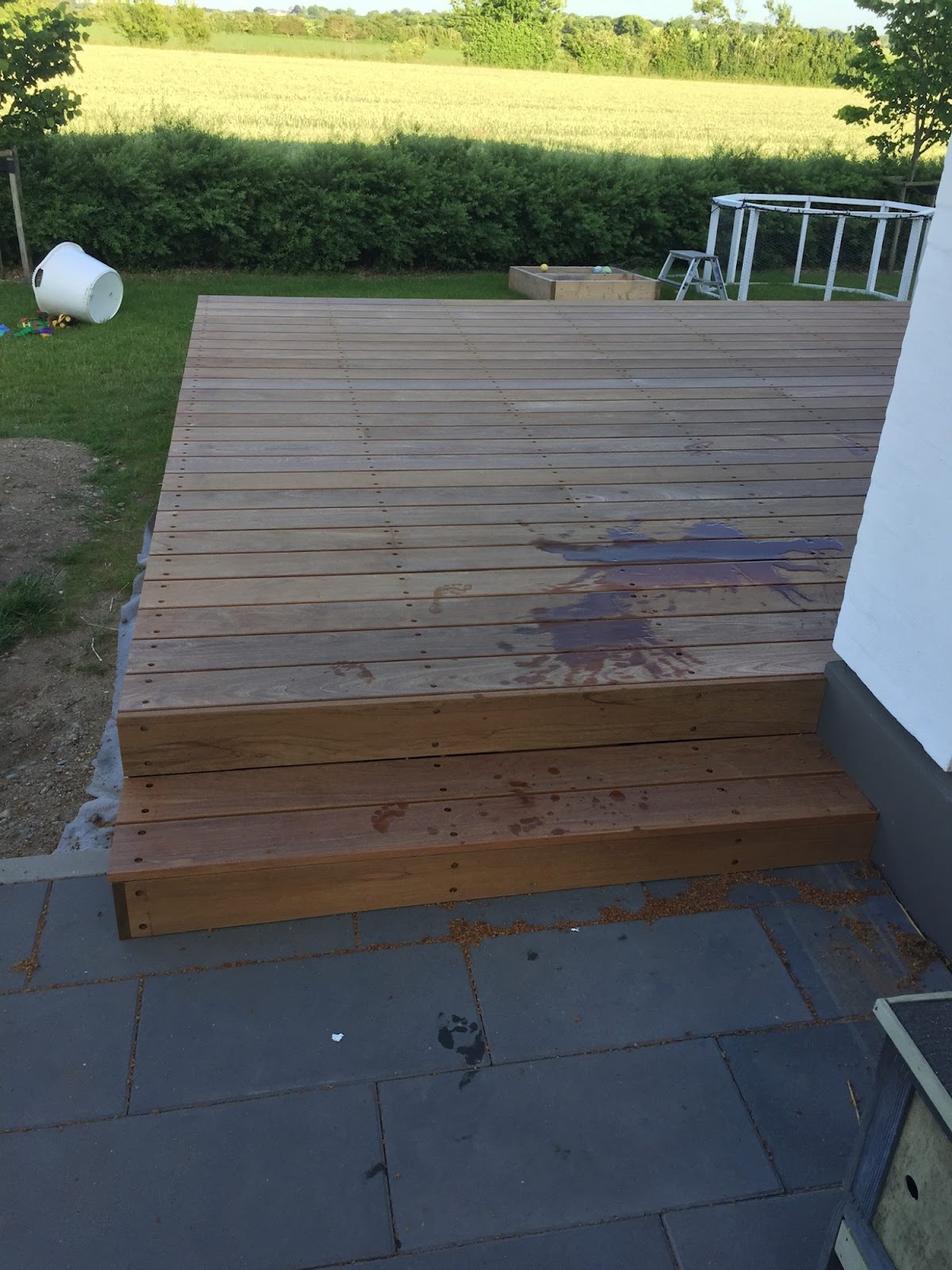 Terrasse med stor trapp