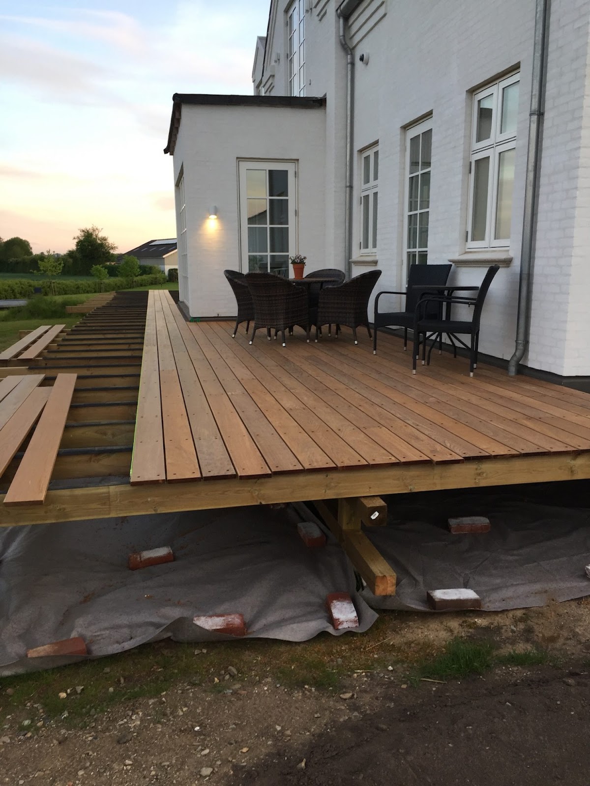 Terrasse med stor trapp