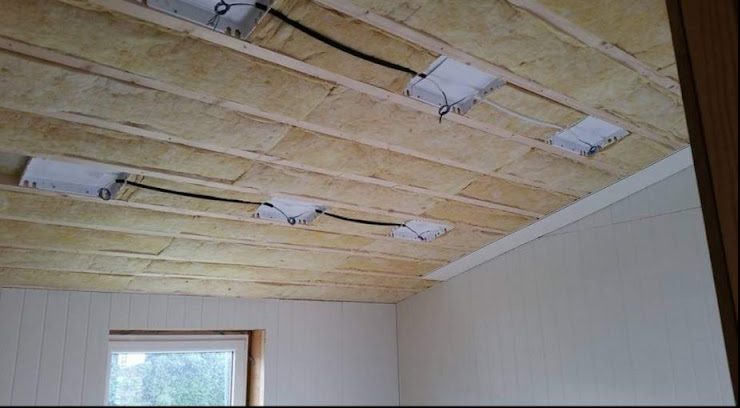 Tilbygg og overbygd inngangsparti