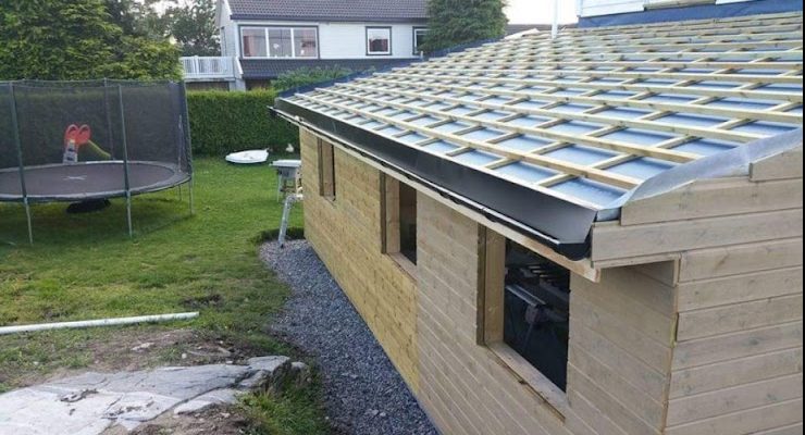 Tilbygg og overbygd inngangsparti